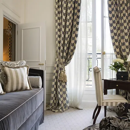 Hotel Relais Christine Paris
