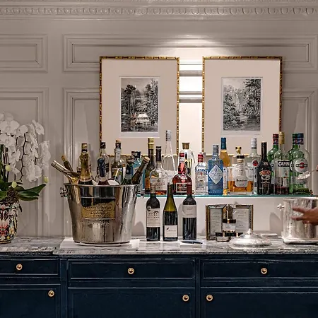 Отель Relais Christine 5*