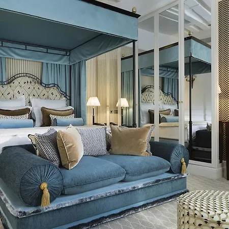 Hotel Relais Christine Paris