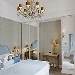 Hotel Relais Christine Paris