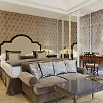 Hotel Relais Christine Paris