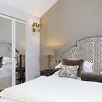 Hotel Relais Christine Paris